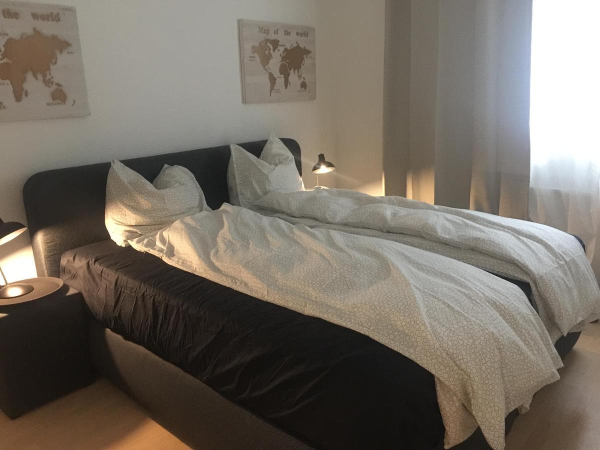 Modern Living In A Perfect Location Apartment Есен Екстериор снимка