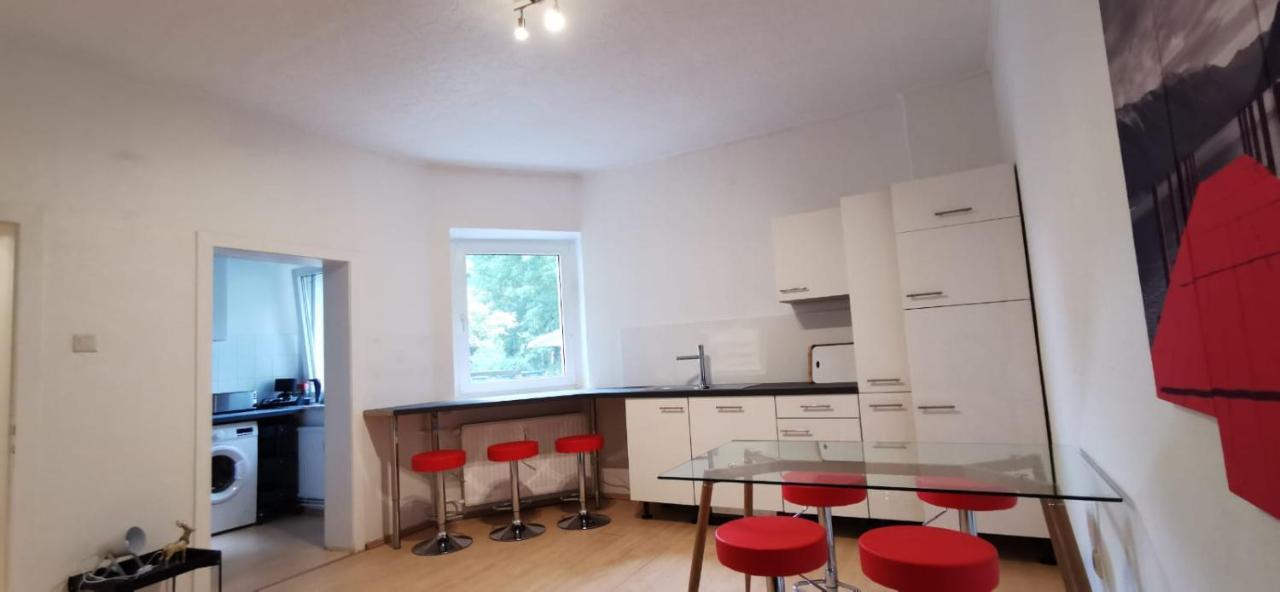 Modern Living In A Perfect Location Apartment Есен Екстериор снимка