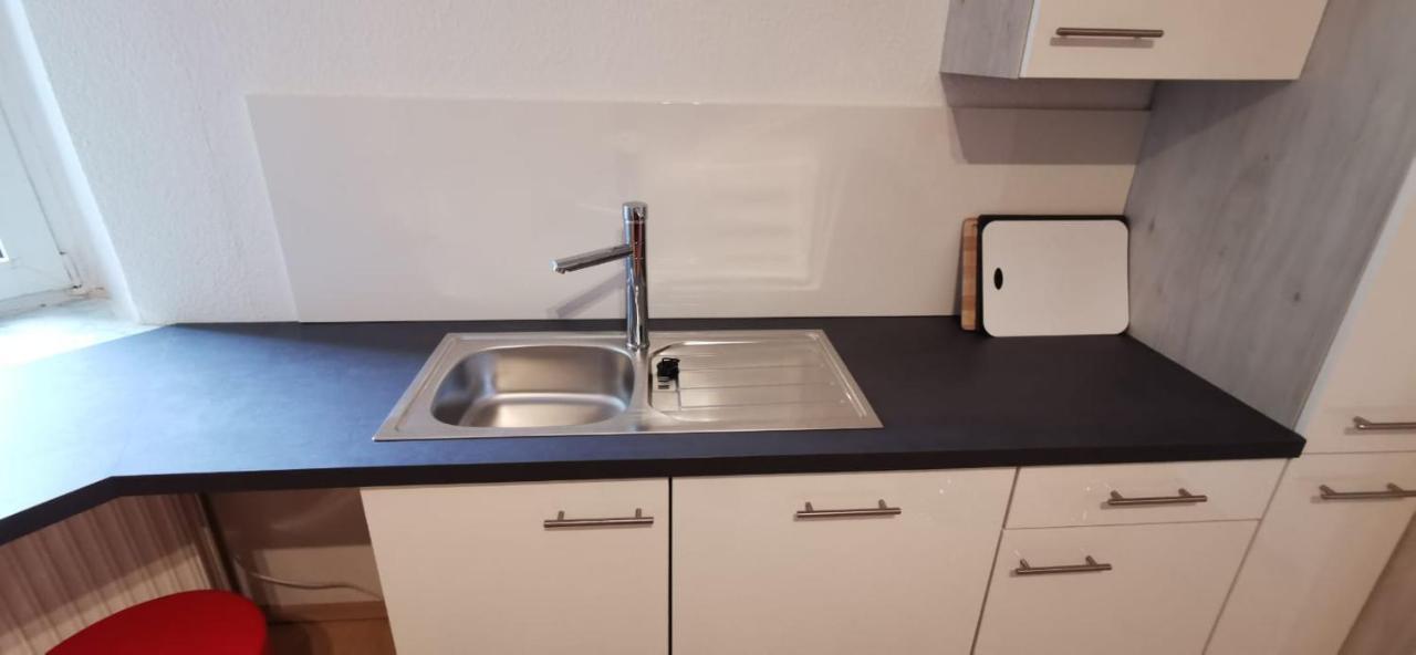 Modern Living In A Perfect Location Apartment Есен Екстериор снимка