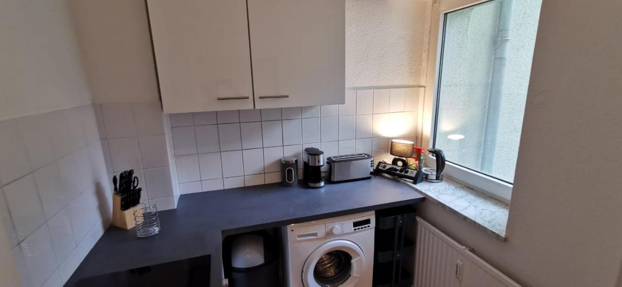 Modern Living In A Perfect Location Apartment Есен Екстериор снимка