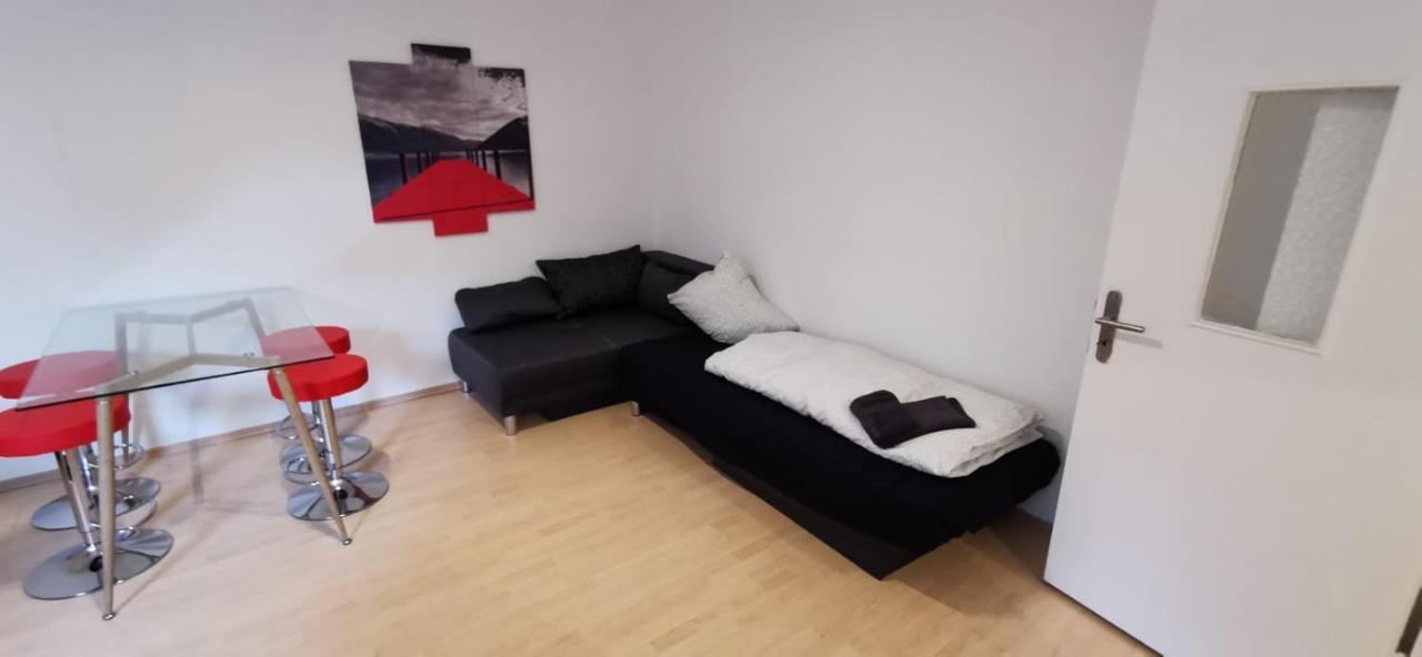 Modern Living In A Perfect Location Apartment Есен Екстериор снимка
